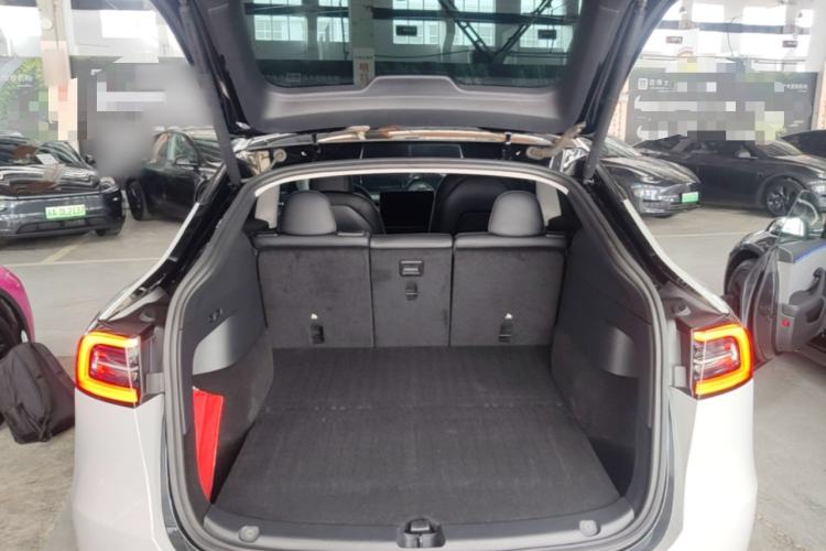 Used Tesla Model Y 2021 Standard Range Rear-Wheel Drive Version Trunk