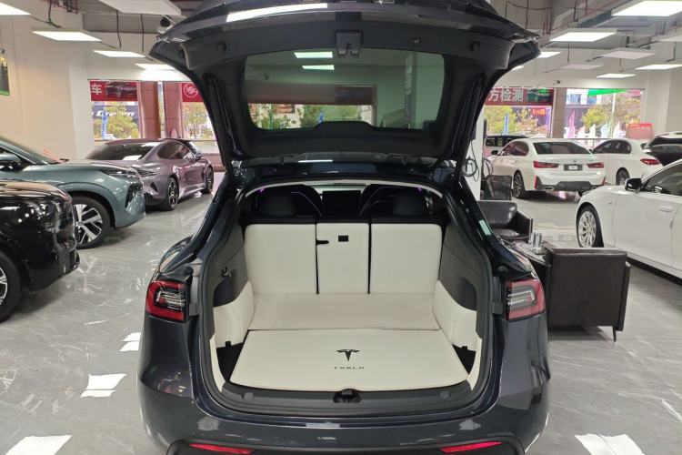 Used Tesla Model Y 2021 Standard Range Rear-Wheel Drive Version Trunk