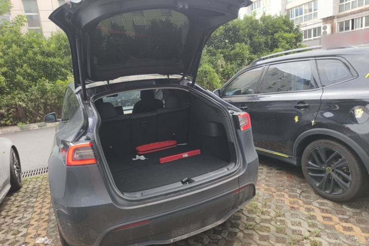 Used Tesla Model Y 2021 Long-Range All-Wheel-Drive Version Trunk
