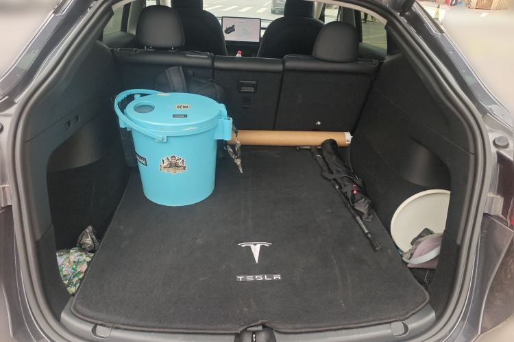 Used Tesla Model Y 2021 Long-Range All-Wheel-Drive Version Trunk