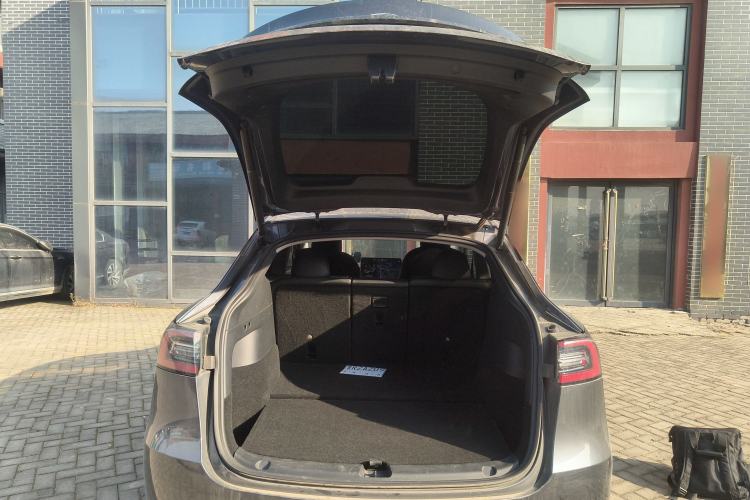 Used Tesla Model Y 2021 Long-Range All-Wheel-Drive Version 3D7 Trunk
