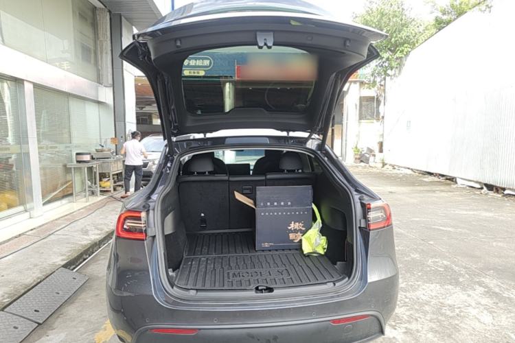 Used Tesla Model Y 2021 Long-Range All-Wheel-Drive Version Trunk