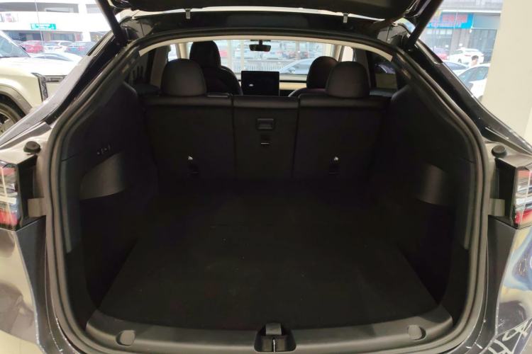Used Tesla Model Y 2021 Long-Range All-Wheel-Drive Version 3D7 Trunk