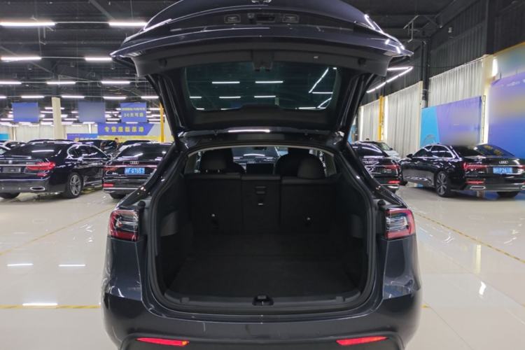 Used Tesla Model Y 2021 Long-Range All-Wheel-Drive Version Trunk