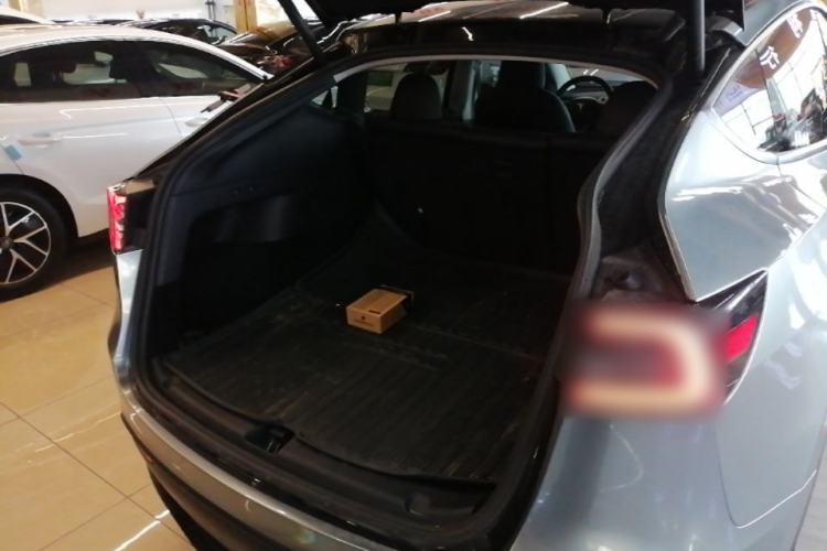 Used Tesla Model Y 2021 Standard Range Rear-Wheel Drive Version Trunk