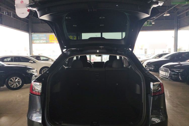 Used Tesla Model Y 2021 Long-Range All-Wheel-Drive Version Trunk