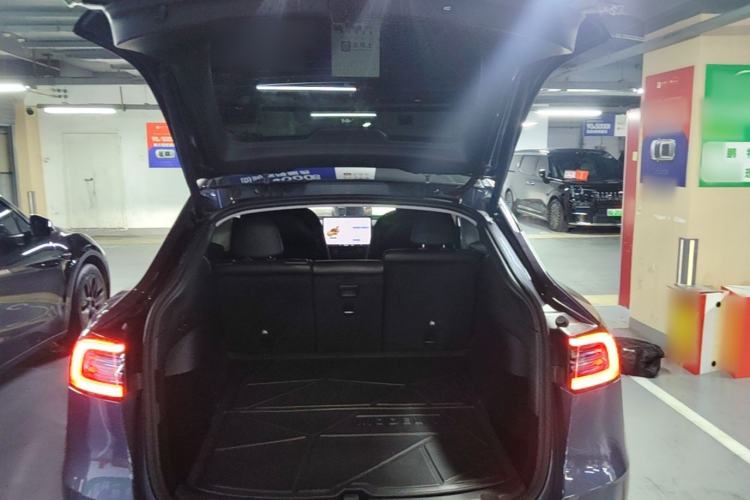 Used Tesla Model Y 2021 Standard Range Rear-Wheel Drive Version Trunk