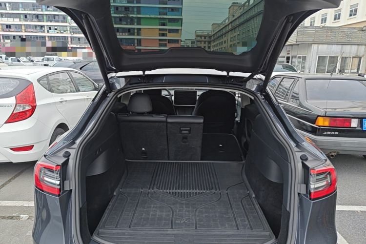 Used Tesla Model Y 2021 Standard Range Rear-Wheel Drive Version Trunk