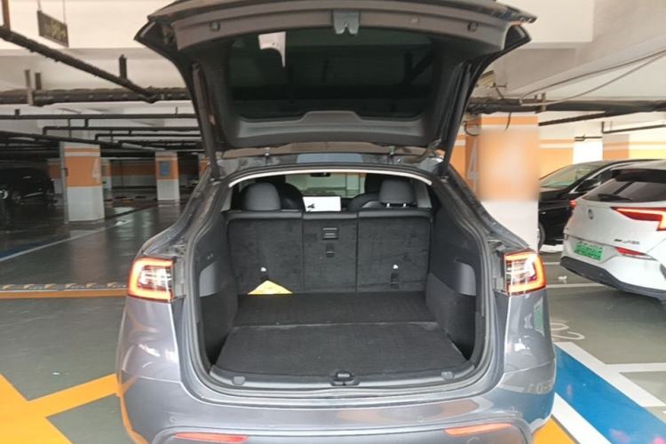 Used Tesla Model Y 2021 Long-Range All-Wheel-Drive Version Trunk