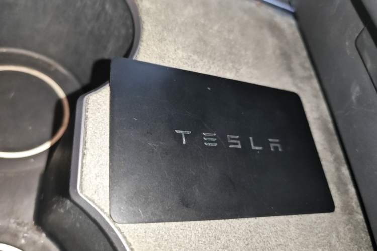 Used Tesla Model Y 2021 Long-Range All-Wheel-Drive Version 3D7 Vehicle Key