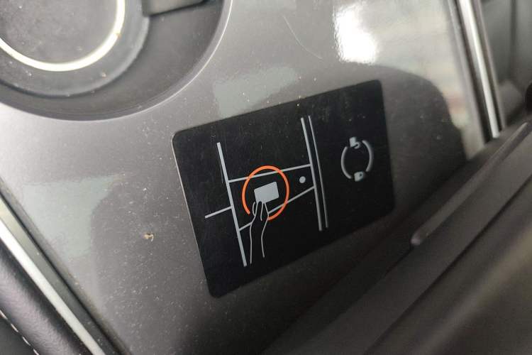 Used Tesla Model Y 2021 Long-Range All-Wheel-Drive Version Vehicle Key