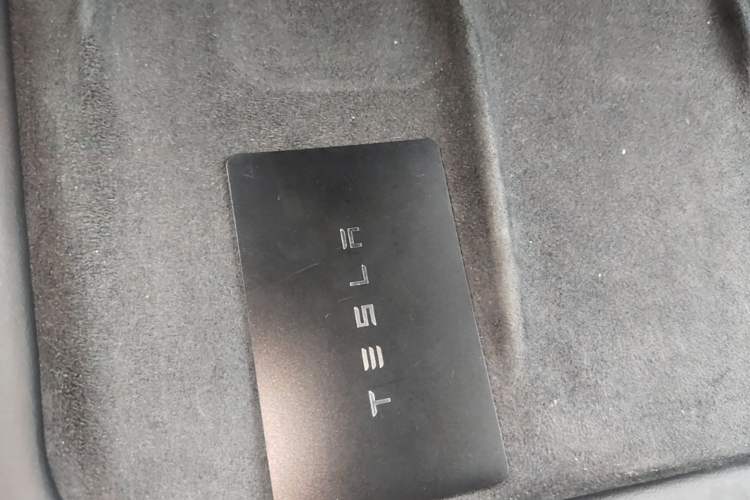 Used Tesla Model Y 2021 Long-Range All-Wheel-Drive Version Vehicle Key