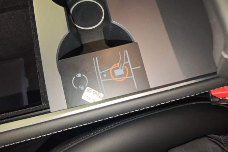 Used Tesla Model Y 2021 Long-Range All-Wheel-Drive Version Vehicle Key