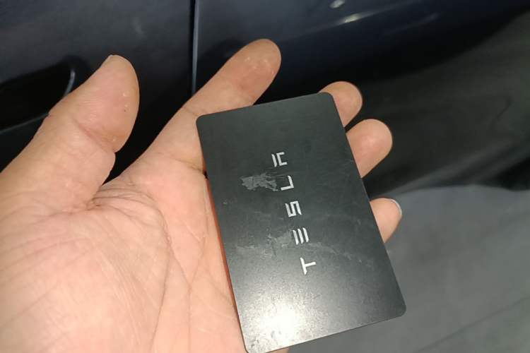 Used Tesla Model Y 2021 Long-Range All-Wheel-Drive Version Vehicle Key