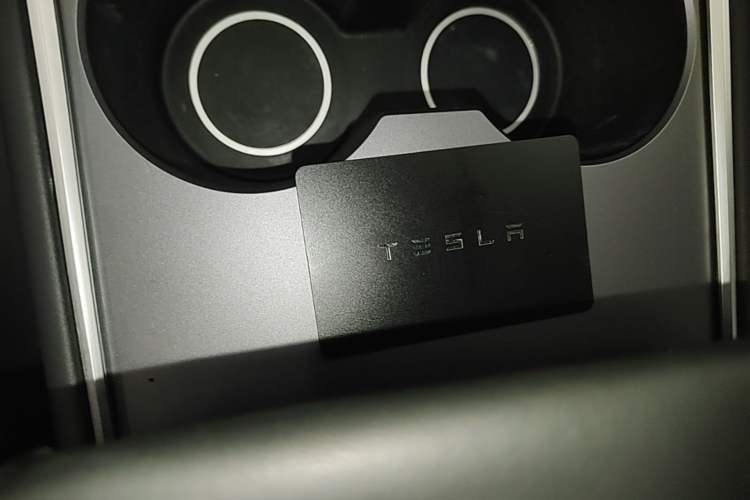 Used Tesla Model Y 2021 Long-Range All-Wheel-Drive Version 3D7 Vehicle Key