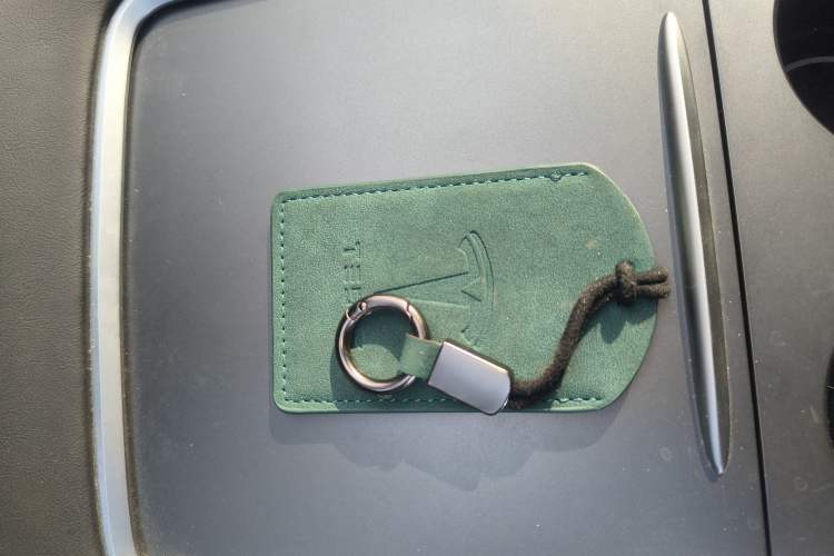 Used Tesla Model Y 2021 Long-Range All-Wheel-Drive Version 3D7 Vehicle Key