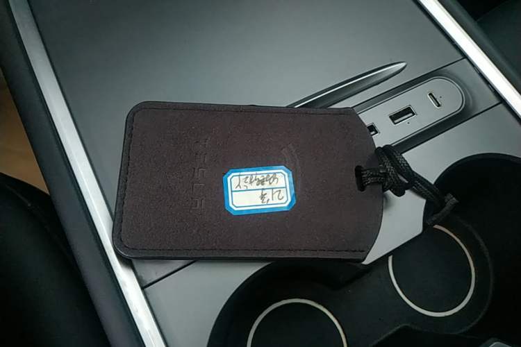 Used Tesla Model Y 2021 Long-Range All-Wheel-Drive Version Vehicle Key