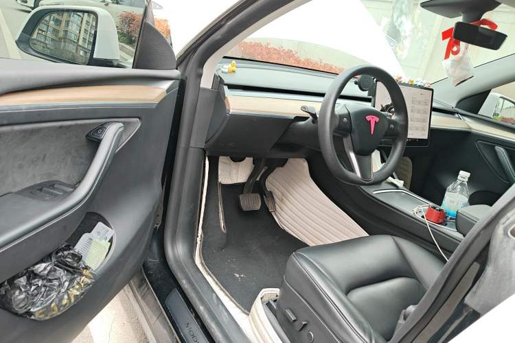 Used Tesla Model Y 2021 Long-Range All-Wheel-Drive Version 3D7 Driver Seat