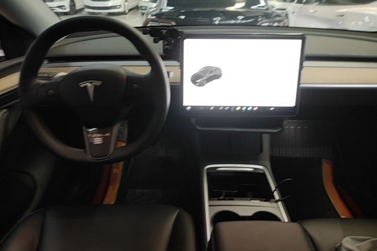 Used Tesla Model Y 2021 Standard Range Rear-Wheel Drive Version Center Console