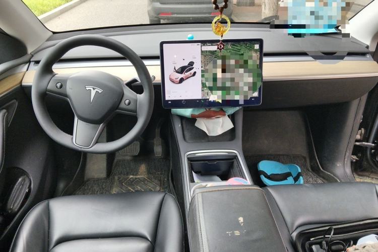 Used Tesla Model Y 2021 Standard Range Rear-Wheel Drive Version Center Console