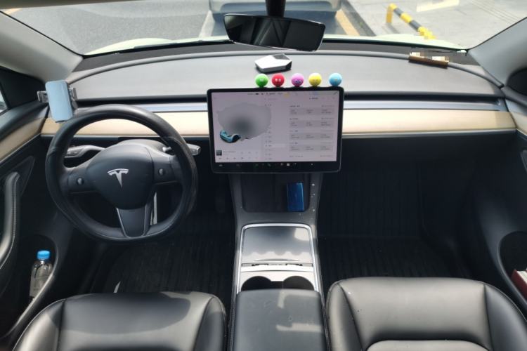 Used Tesla Model Y 2021 Long-Range All-Wheel-Drive Version Center Console