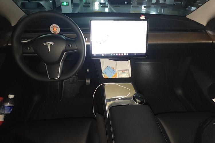 Used Tesla Model Y 2021 Standard Range Rear-Wheel Drive Version Center Console