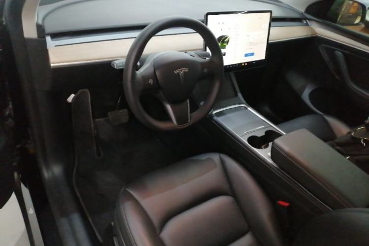 Used Tesla Model Y 2021 Long-Range All-Wheel-Drive Version 3D7 Center Console
