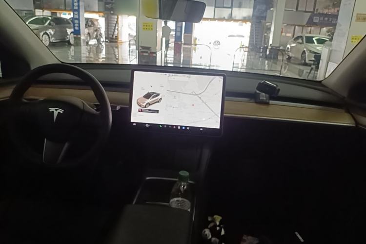 Used Tesla Model Y 2021 Long-Range All-Wheel-Drive Version Center Console