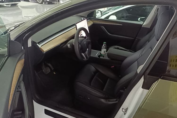 Used Tesla Model Y 2021 Long-Range All-Wheel-Drive Version Driver Seat