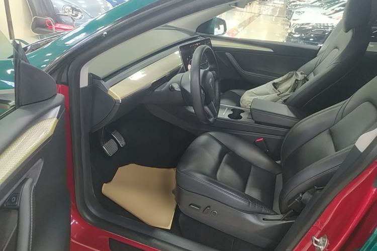 Used Tesla Model Y 2021 Long-Range All-Wheel-Drive Version Driver Seat
