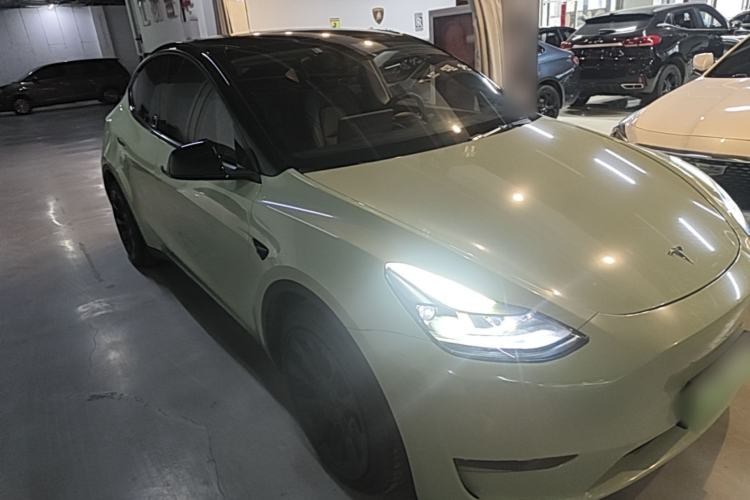 Used Tesla Model Y 2021 Standard Range Rear-Wheel Drive Version Front Right 45 Deg