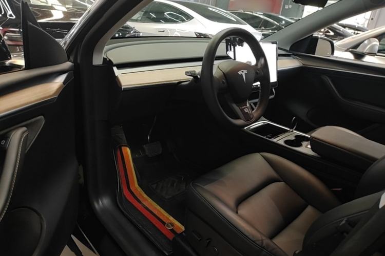 Used Tesla Model Y 2021 Standard Range Rear-Wheel Drive Version Left Front Seat
