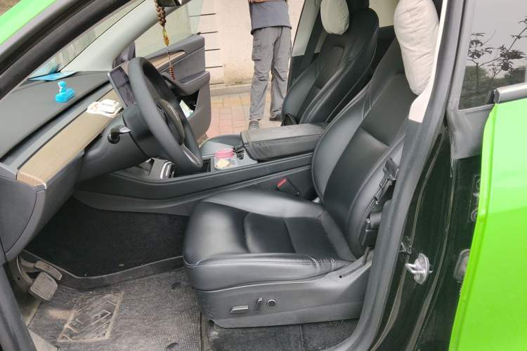 Used Tesla Model Y 2021 Standard Range Rear-Wheel Drive Version Left Front Seat