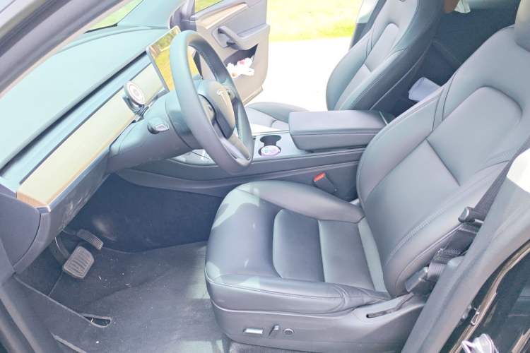 Used Tesla Model Y 2021 Standard Range Rear-Wheel Drive Version Left Front Seat