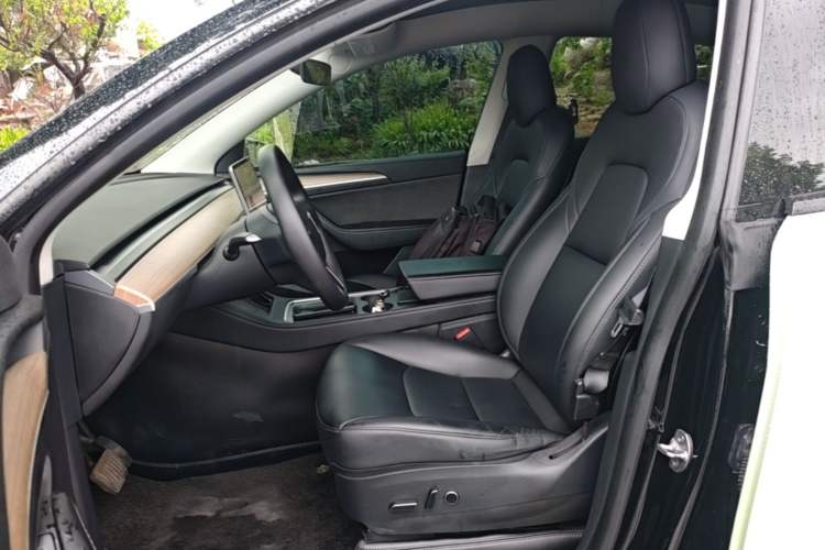 Used Tesla Model Y 2021 Standard Range Rear-Wheel Drive Version Left Front Seat