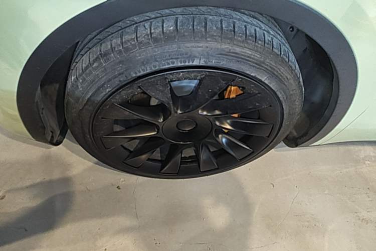 Used Tesla Model Y 2021 Standard Range Rear-Wheel Drive Version Left Front Wheel Hub
