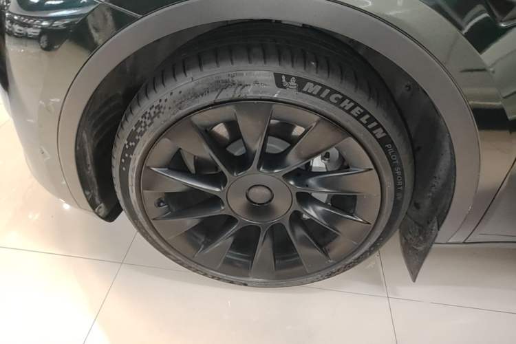 Used Tesla Model Y 2021 Standard Range Rear-Wheel Drive Version Left Front Wheel Hub