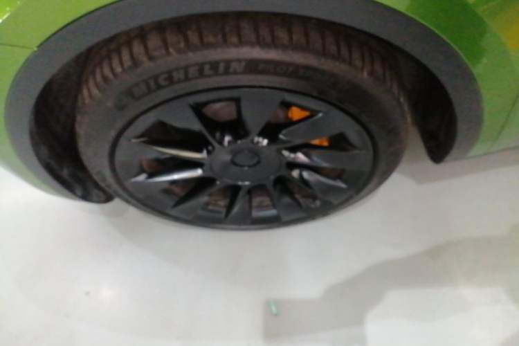 Used Tesla Model Y 2021 Long-Range All-Wheel-Drive Version 3D7 Left Front Wheel Hub