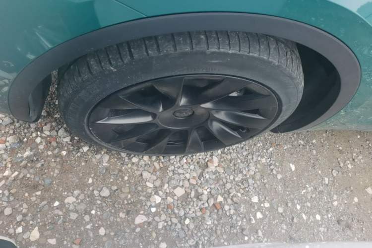 Used Tesla Model Y 2021 Long-Range All-Wheel-Drive Version Left Front Wheel Hub