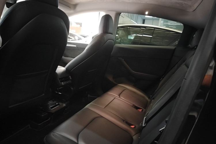 Used Tesla Model Y 2021 Standard Range Rear-Wheel Drive Version Left Rear Seat