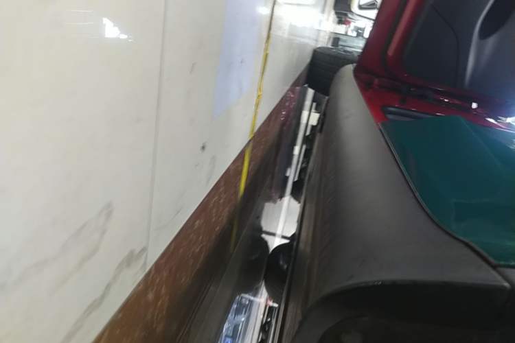 Used Tesla Model Y 2021 Long-Range All-Wheel-Drive Version Left Side Sill