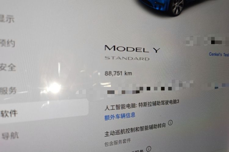 Used Tesla Model Y 2021 Standard Range Rear-Wheel Drive Version Odometer Close Up