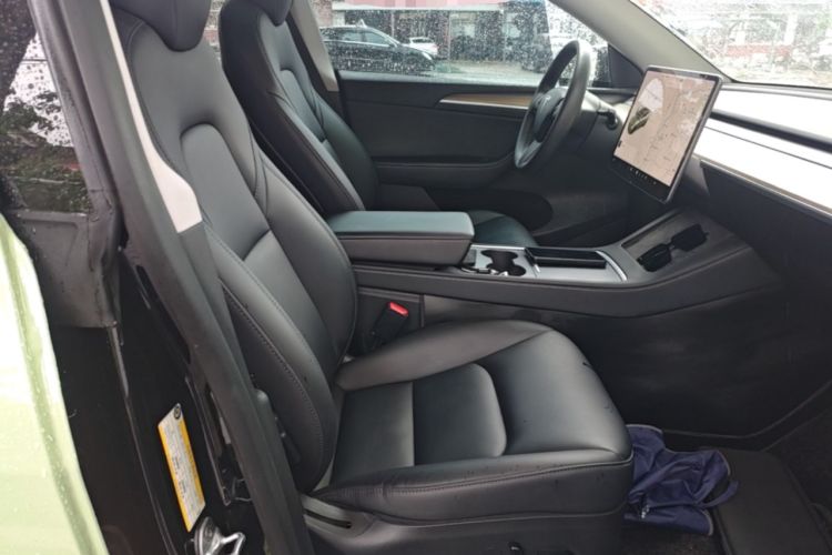 Used Tesla Model Y 2021 Standard Range Rear-Wheel Drive Version Right Front Seat