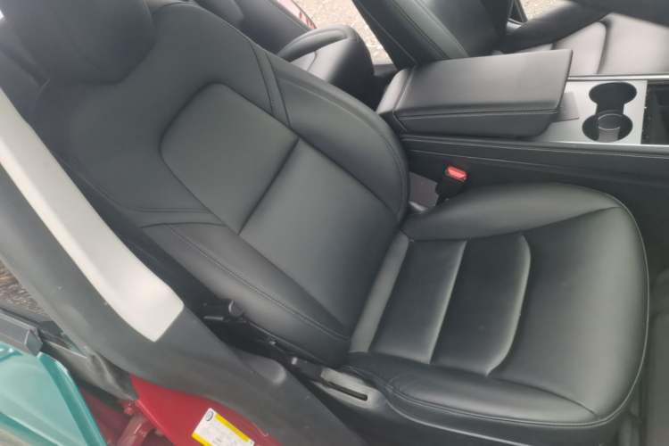 Used Tesla Model Y 2021 Long-Range All-Wheel-Drive Version Right Front Seat