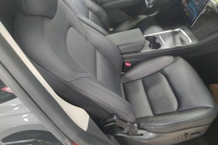Used Tesla Model Y 2021 Long-Range All-Wheel-Drive Version Right Front Seat