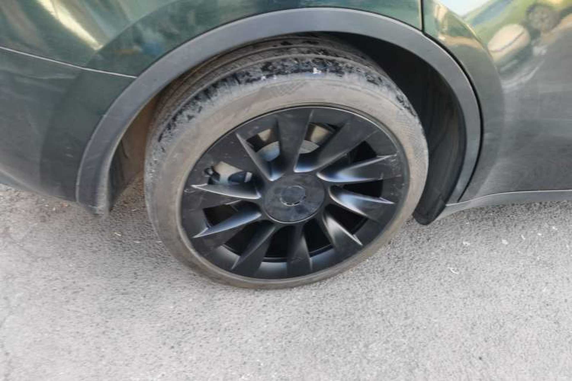 Used Tesla Model Y 2021 Standard Range Rear-Wheel Drive Version Right Rear Wheel Hub