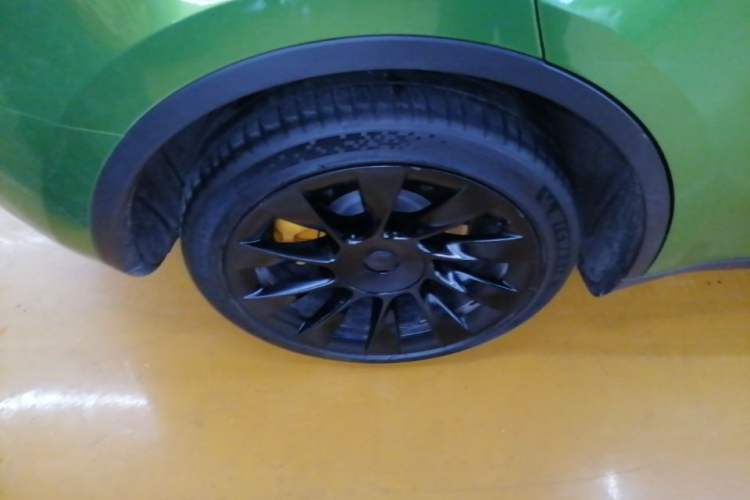 Used Tesla Model Y 2021 Long-Range All-Wheel-Drive Version 3D7 Right Rear Wheel Hub