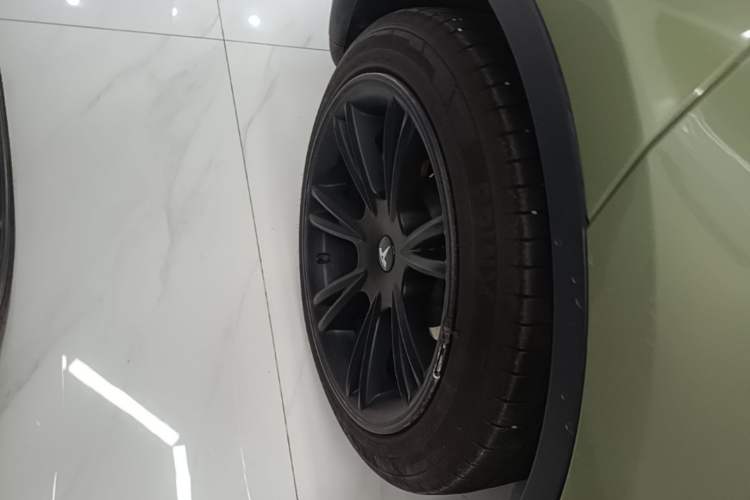 Used Tesla Model Y 2021 Long-Range All-Wheel-Drive Version Right Rear Wheel Hub