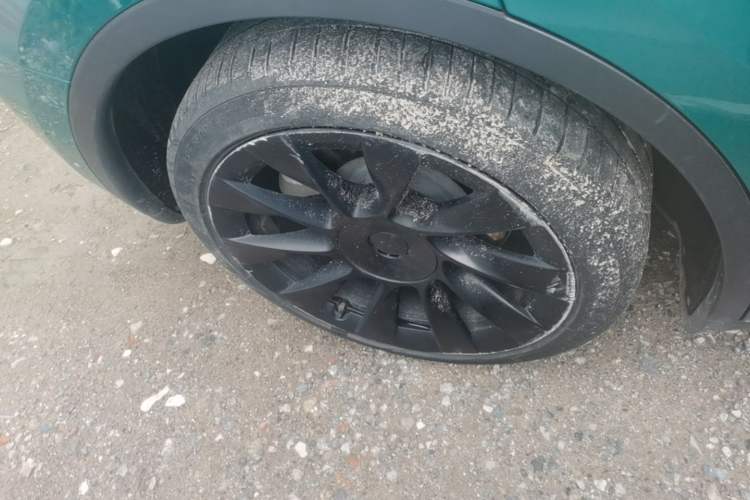 Used Tesla Model Y 2021 Long-Range All-Wheel-Drive Version Right Rear Wheel Hub