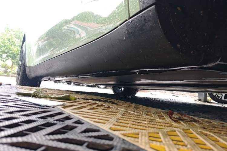 Used Tesla Model Y 2021 Standard Range Rear-Wheel Drive Version Right Side Sill